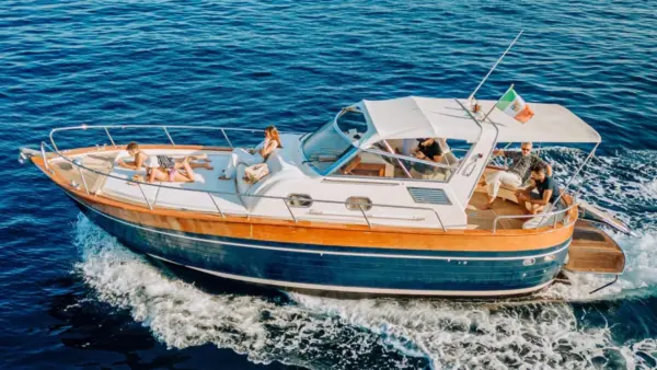 Amalfi Coast Gozzo con Cabine